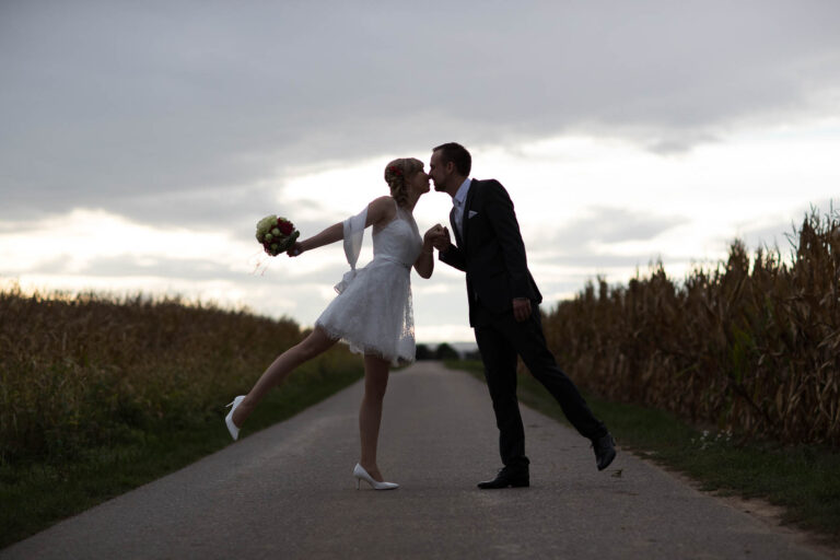 brautpaarshooting-schwarz-weiß-fotograf-ehe-kirchheim-teck-hochzeitsfotograf-esslingen-brautpaar-hochzeitspaar-wedding-weddingphotography